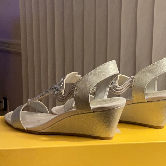 New York Transit Silver Wedge Sandals, size 9. - Picture 4 of 4
